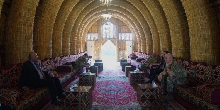 اجتماع بين برهم صالح ومستشار وزارة الدفاع البريطانية في “بيت القصب”