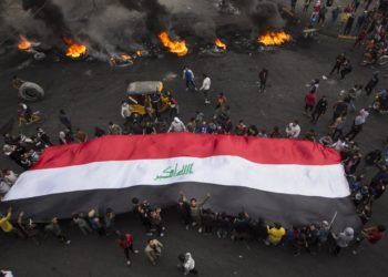 فيديو: مقتل متظاهر وإصابة آخرين في محافظة البصرة