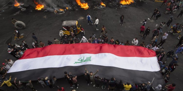 فيديو: مقتل متظاهر وإصابة آخرين في محافظة البصرة