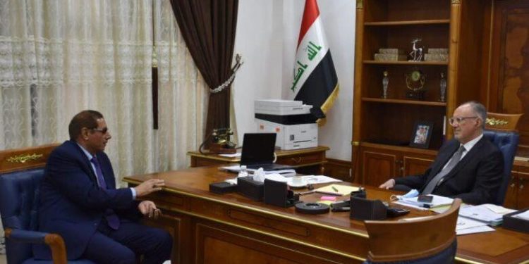 وزير المالية يستقبل رئيس مؤسسة السجناء السياسيين