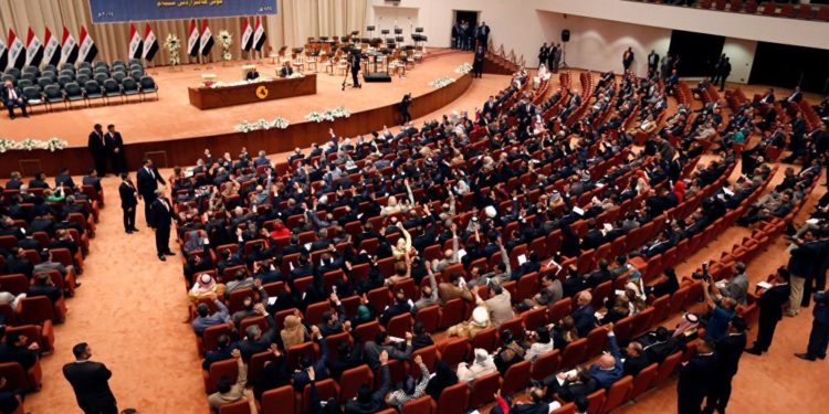 تصويت من البرلمان على اعتماد البصمة في توزيع الرواتب