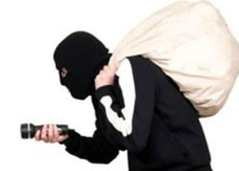 قيدوها وسرقوا الملايين والذهب!