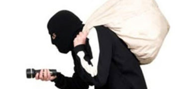 قيدوها وسرقوا الملايين والذهب!