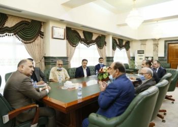 لقاء وزير الصناعة والمعادن مع نقابة العمال لتعزيز ألية التعاون