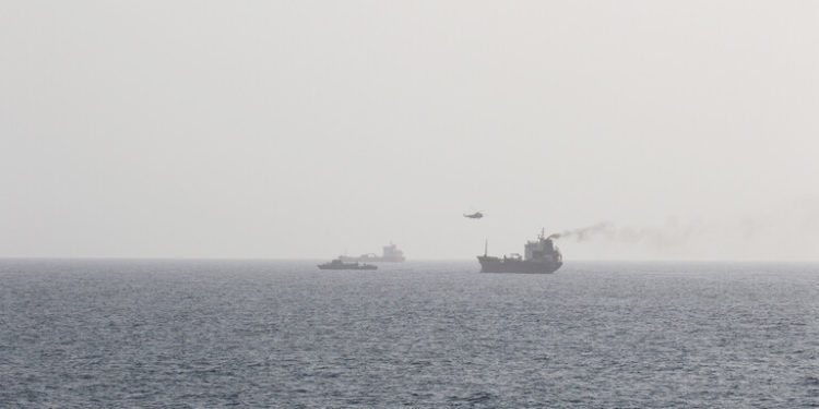 العثور على جثة أحد أفراد طاقم سفينة إيرانية غرقت في الخليج