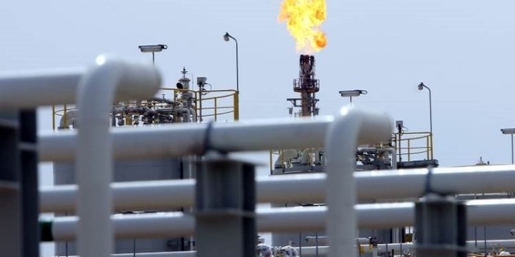 “وزير النفط ” يدعو الى تعظيم انتاج النفط الخفيف