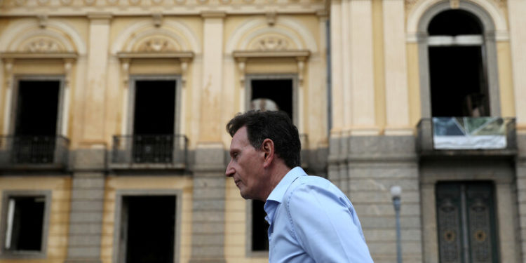 اعتقال عمدة ريو دي جانيرو بتهم فساد ورشى  ( البرازيل )