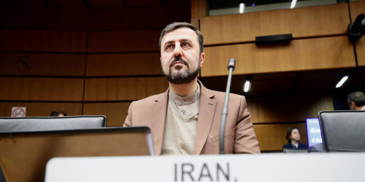 إيران قلقة من “تفجير نووي” أمريكي