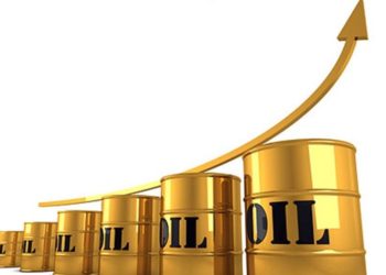 اسعار النفط ترتفع لأعلى مستوى لها بتسعة أشهر بعد سحب مخزون الخام الأمريكي