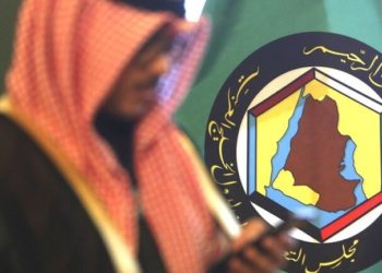 اجتماع افتراضي بين وزراء الخارجية الخليجيين وسط توقعات بقرب تسوية الخلاف مع قطر .