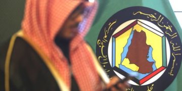 اجتماع افتراضي بين وزراء الخارجية الخليجيين وسط توقعات بقرب تسوية الخلاف مع قطر .
