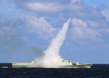 الجيش الصيني يعلن طرده مدمرة أمريكية من مياه قريبة من جزر ‘نانشا’