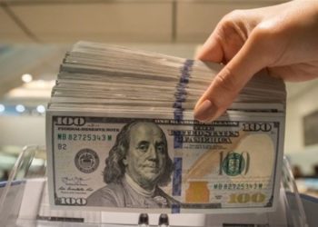 سعر صرف الدولار يرتفع  إلى أعلى مستوى في العراق