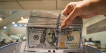 سعر صرف الدولار يرتفع  إلى أعلى مستوى في العراق