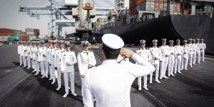 الدفاع تفتح باب التقديم على الكلية البحرية لطلبة الدراسة المتوسطة والإعدادية
