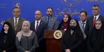 “كتلة سائرون” توجه دعوة للحكومة بشأن قرار خفض الدينار