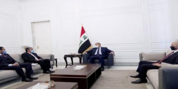 الكاظمي يوجّه الدعوة الى رئيس وزراء دولة الكويت لزيارة العراق