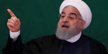 روحاني ينعت ترامب وصدام حسين بـ”الجنون”