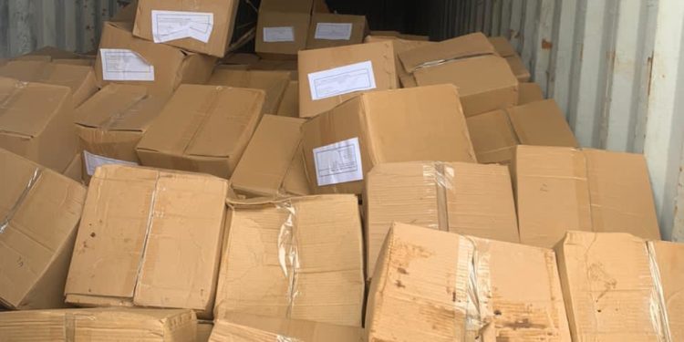 ضبط  مواد يمنع استيرادها في منفذ ميناء أم قصر الأوسط