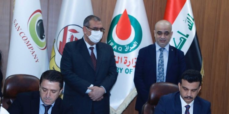 النفط توقع عقد استثماري لمشروع وحدة هدرجة وتحسين البنزين في (النجف)