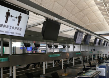 الصين تعلق الملاحة الجوية مع بريطانيا بسبب طفرة كورونا الجديدة