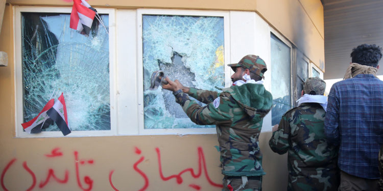 تقرير: الولائيون ’على خطرين’ بعد قرار حشد المرجعية: نترك السلاح أم نتمرد على السيستاني؟