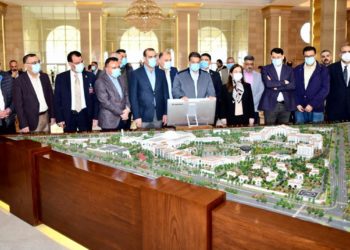الوفد العراقي في مصر يطلع على تجربة ’العاصمة الإدارية’