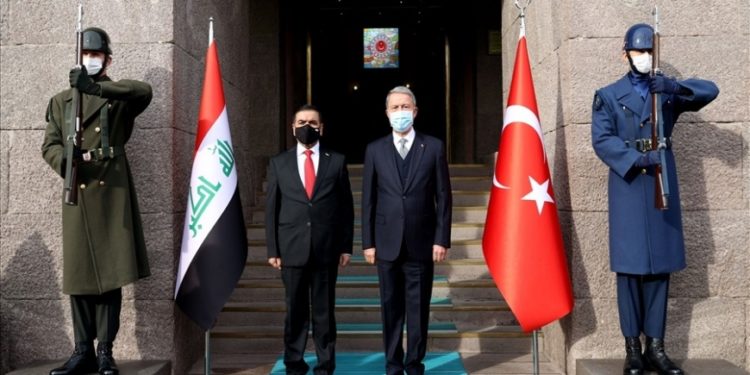 ” وزير الدفاع العراقي مع نظيره التركي ” في انقرة يبحثون جملة من ملفات