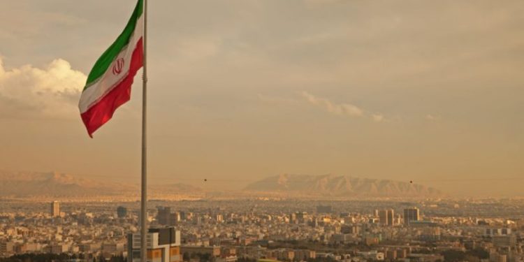 نائب إيراني يتهم أعضاء (مجموعة دولية) بقتل سليماني وفخري زادة