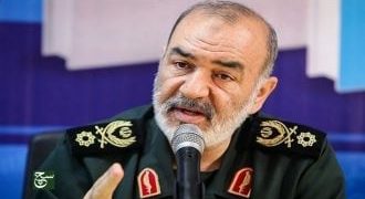 قائد الحرس الثوري خلال زيارته أسرة فخري زاده: سننتقم بشدة!