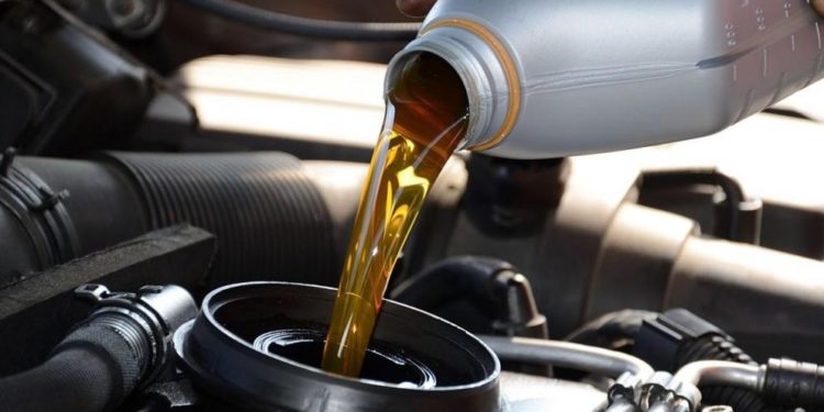 جولة  النزاهة على ’معامل كبرى’ لتكرير زيت السيارات المحترق في العراق