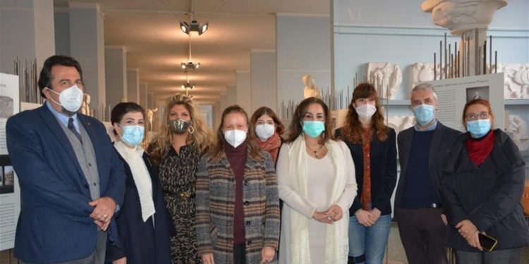 سفيرة العراق في روما تدعو الى مساندة العراق باعادة الاعمار واعادة النازحين والمهجرين