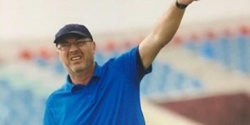 فيديو.. وصول جثمان المدرب كريم سلمان الى نادي الكرخ بحضور وزير الشباب والرياضة