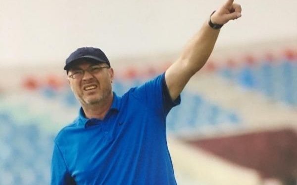 فيديو.. وصول جثمان المدرب كريم سلمان الى نادي الكرخ بحضور وزير الشباب والرياضة