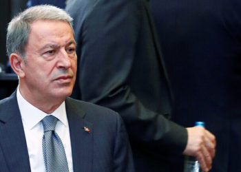 وزير الدفاع التركي يطالب قبرص اليونانية التوصل إلى “حل حقيقي ” مع تركيا