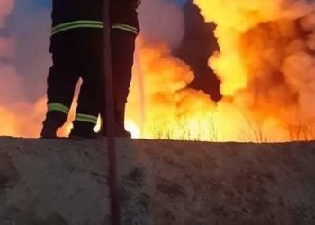 اخماد حريق ضخم في منطقة الجزيرة