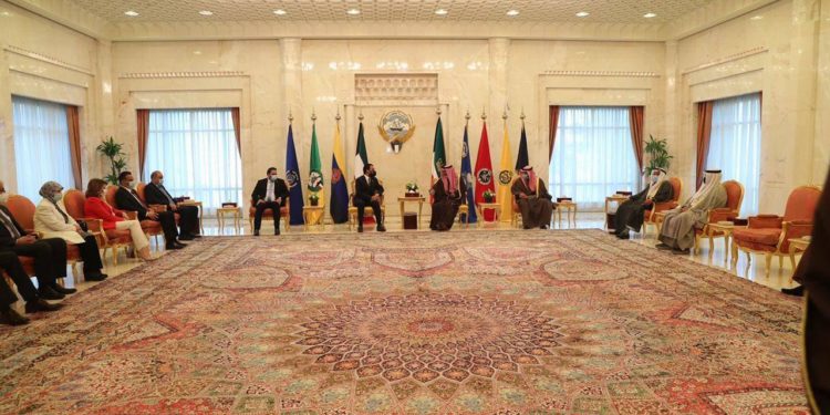 الحلبوسي مع أمير الكويت ( بحث التعاون بــ 5 ملفات)