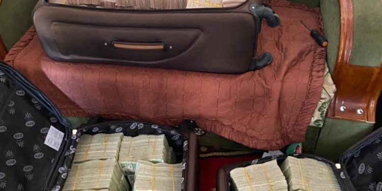 اعتقال عصابة سرقة تضم رجالاً ونساءً في بغداد ” سرقة احد المصارف “