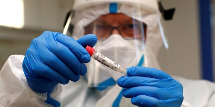 مجلس الوزراء يخصص (100 مليون دولار) لشراء لقاحات كورونا