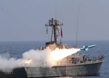 الجيش الإيراني يجري “مناورات صاروخية كبرى” في بحر عمان