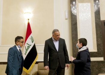 الكاظمي يستقبل طفلين موهوبين ( أسد الله و يحيى )  من الموصل والبصرة .