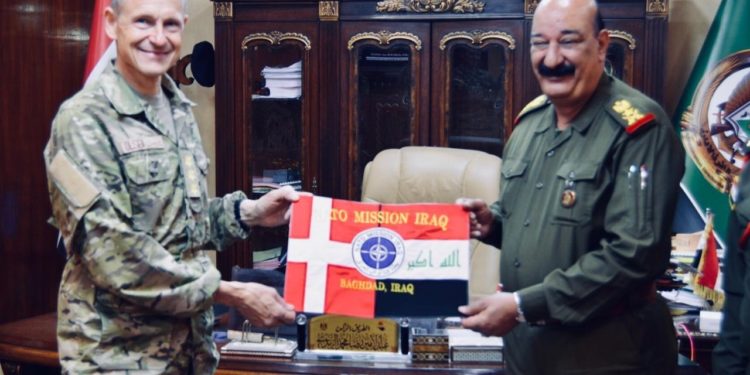 رئيس بعثة الناتو يلتقي معاون رئيس الأركان بشأن ” تدريب الجيش العراقي “