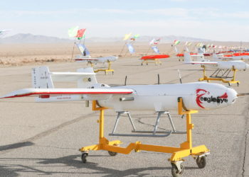 إيران تجري أكبر مناورات للطائرات المسيرة