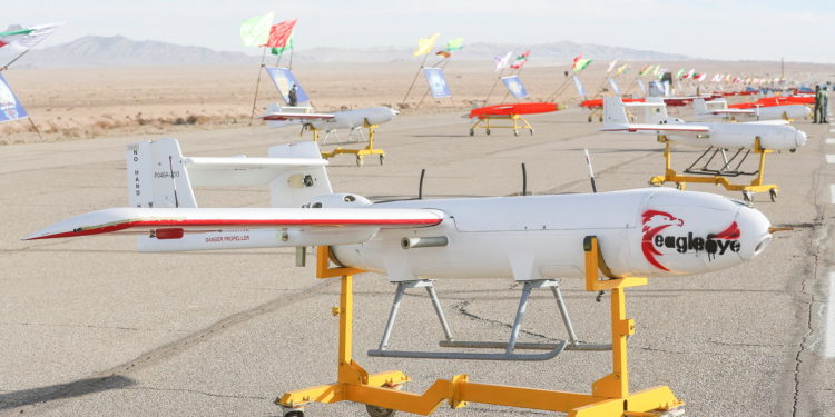 إيران تجري أكبر مناورات للطائرات المسيرة