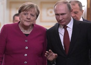 بوتين يناقش مع ميركل آفاق الإنتاج المشترك للقاحات