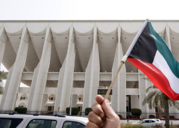 أمير الكويت يقبل استقالة الحكومة ويدعوها لتصريف الأعمال