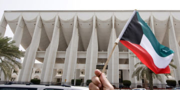 أمير الكويت يقبل استقالة الحكومة ويدعوها لتصريف الأعمال