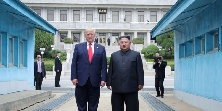 رئيس كوريا الجنوبية يدعو بايدن لاستكمال ما بدأه ترامب مع كيم