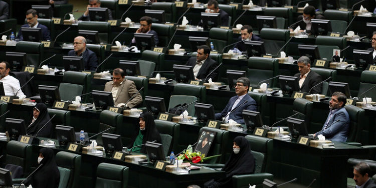 إيران تهدد بتفكيك كاميرات المراقبة التابعة للوكالة الدولية للطاقة الذرية في منشآتها النووية