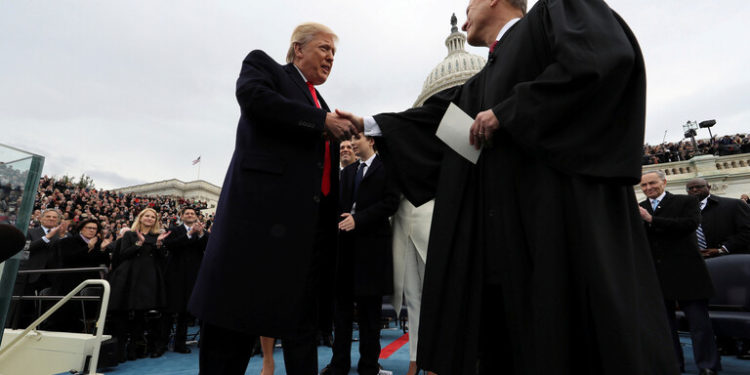 ماذا سيحدث إذا رفض ترامب مغادرة البيت الأبيض؟